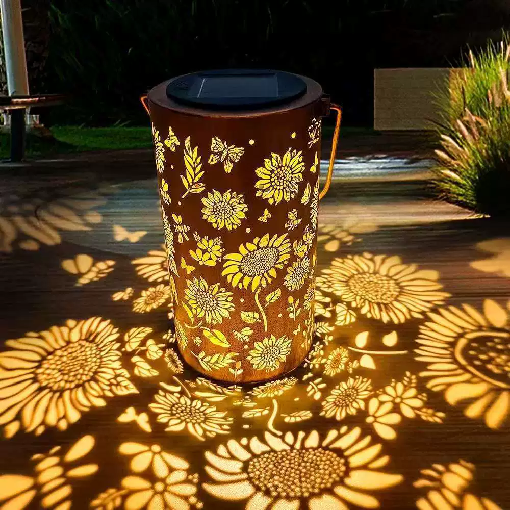 🌞A colourful solar-powered garden lantern with a sunflower light effect