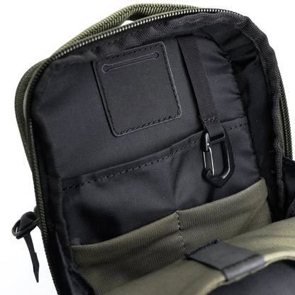 Magnetic fitness bag