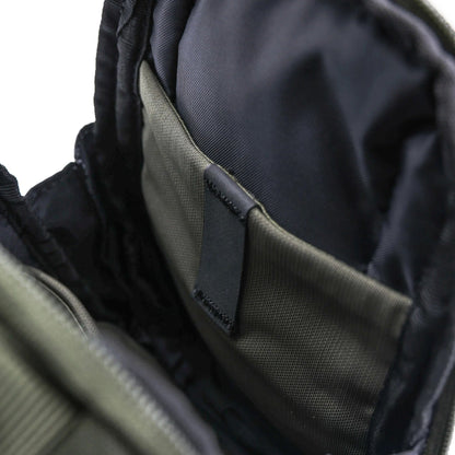 Magnetic fitness bag