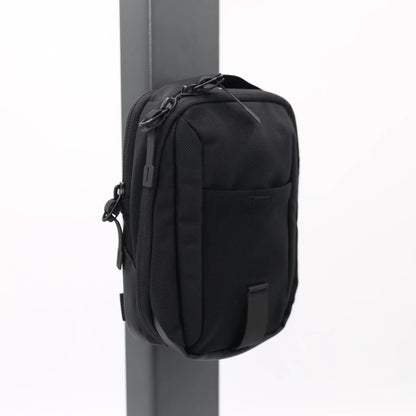 Magnetic fitness bag