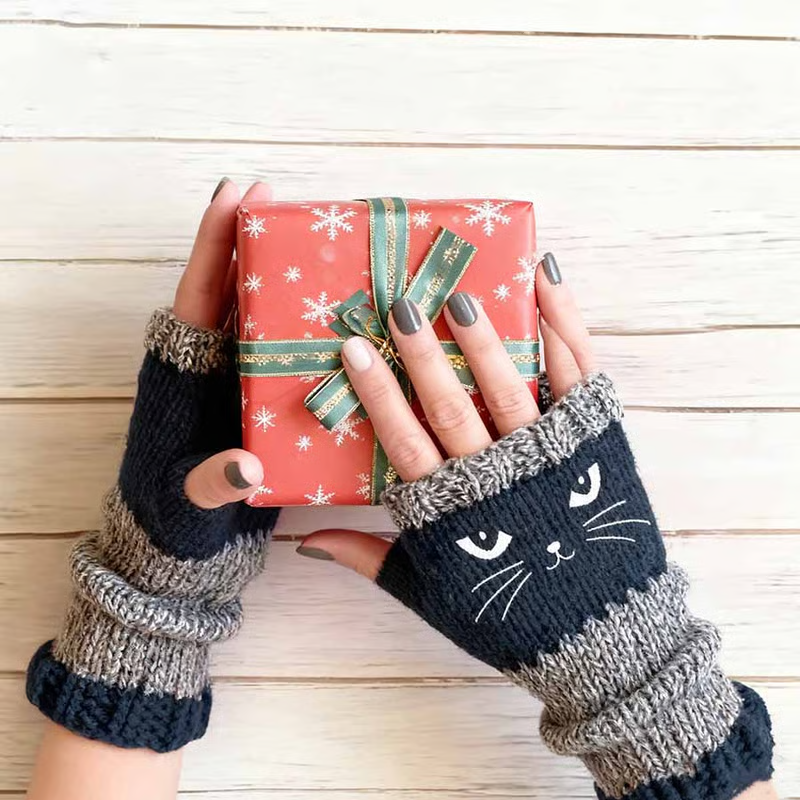 🐱 Cute knitted gloves for women with cat motif – for warm hands and free fingers